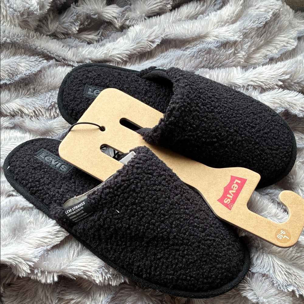 Levi’s Strauss Black Sherpa Mules Size  Womens’ Large   9-10. NWT